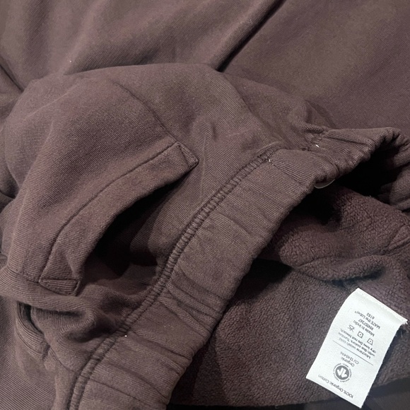 MATE THE LABEL
Organic Fleece Straight Leg Sweatpant
Color: PLUM
Size: MEDIUM - Picture 8 of 9